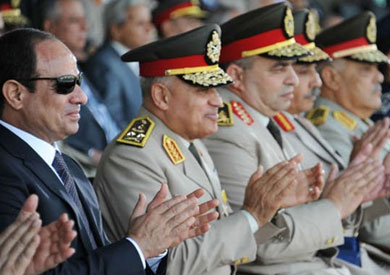 السيسي اثناء حفل تخريج دفعات جديدة من طلبة الكلية الحربية والفنية العسكرية والمعهد الفني للقوات المسلحة